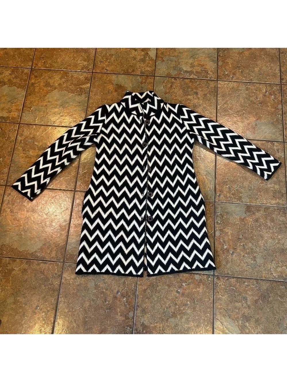 Sweater Coat Women Made in Italy Chevron Black White Sz SML Underarm 37”